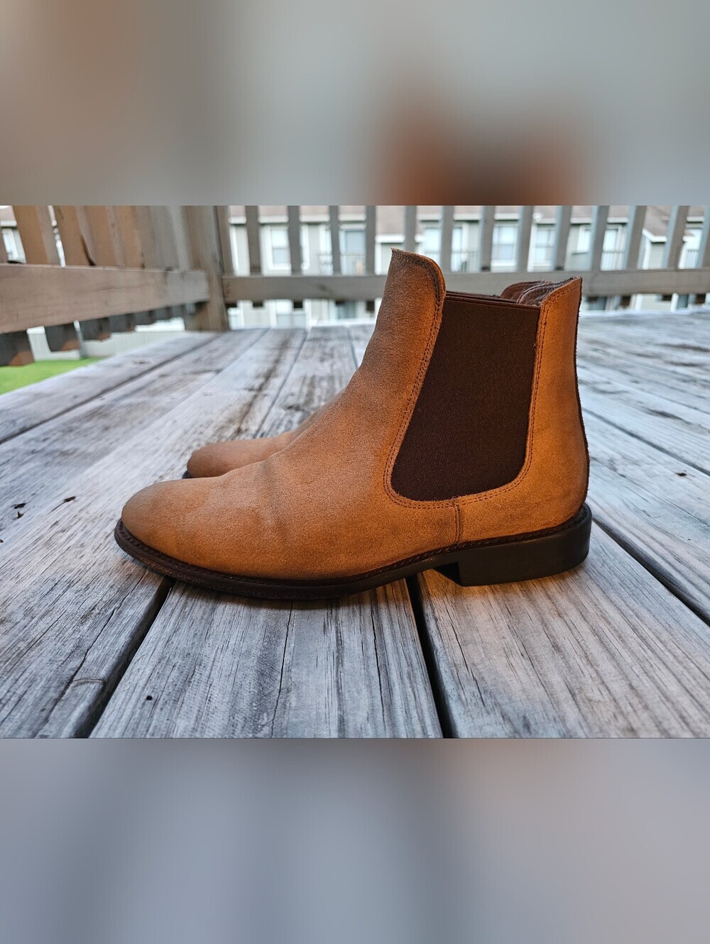 THURSDAYO TVERTOAY Men's Suede Chukka Boots in Tan with Elastic Side Panels